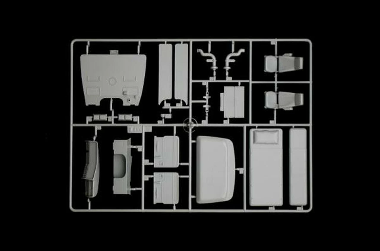 Classic Western Star 4964 US Cab Tractor 1/24 Italeri - Image 2