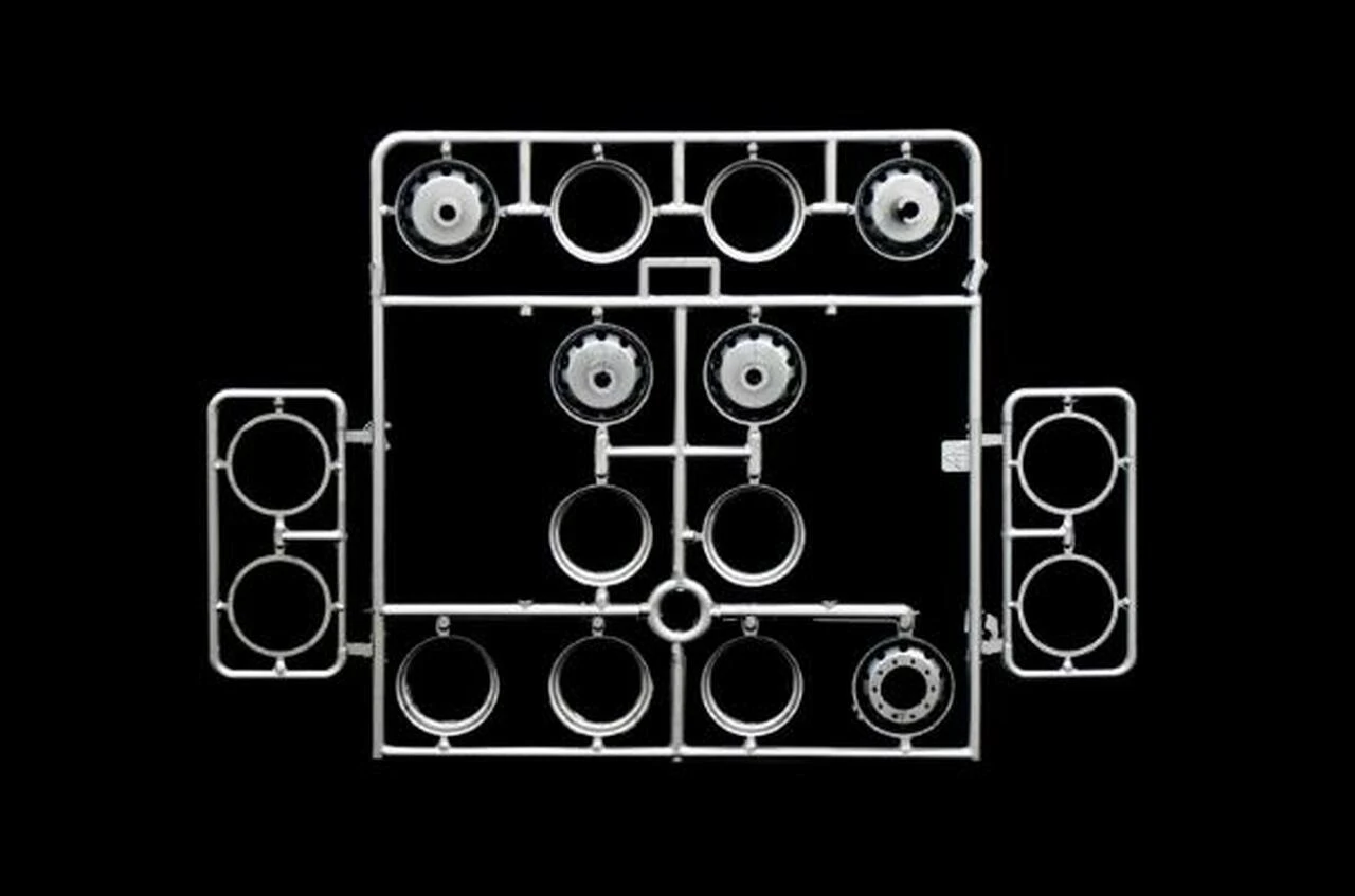 Classic Western Star 4964 US Cab Tractor 1/24 Italeri - Image 3