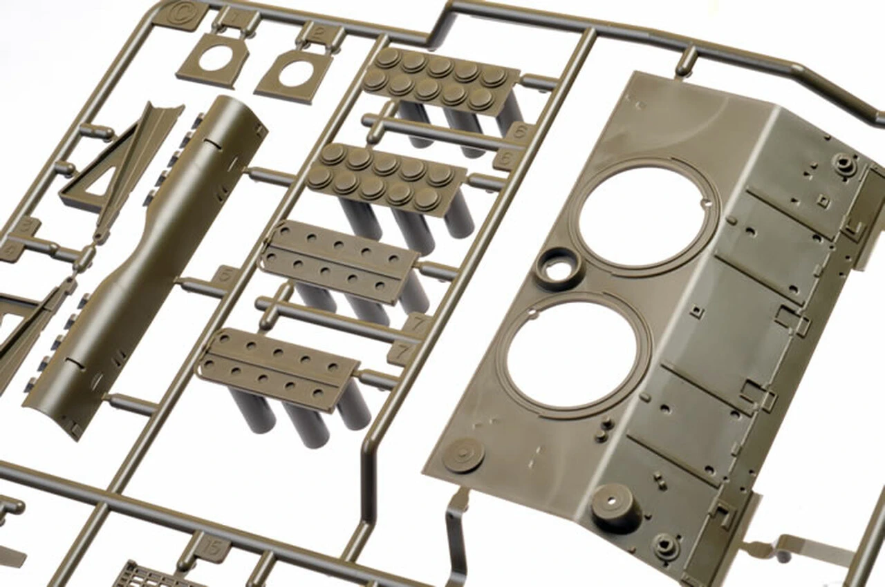 US M40 155mm Self-Propelled Artillery Tank w/8 Crew 1/35 Tamiya - Image 7