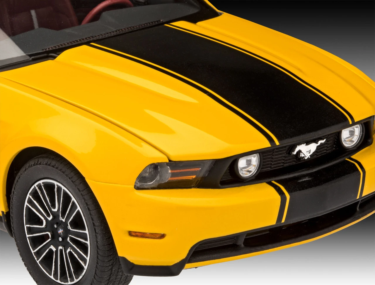 2010 Ford Mustang GT Car w/paint & glue 1/25 Revell Germany - Image 3