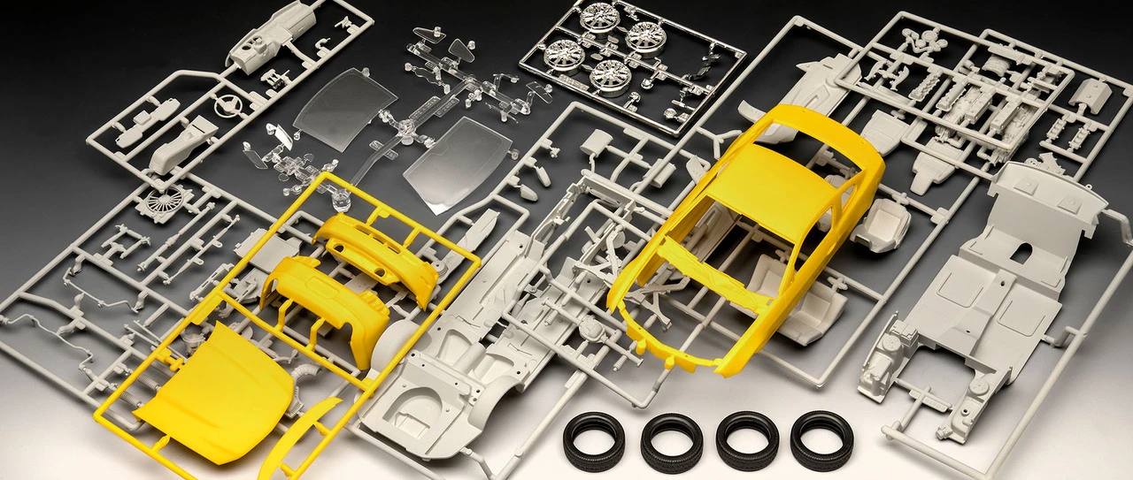 2010 Ford Mustang GT Car w/paint & glue 1/25 Revell Germany - Image 2