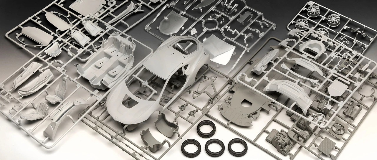 BMW i8 Sports Car w/paint & glue 1/24 Revell Germany - Image 6