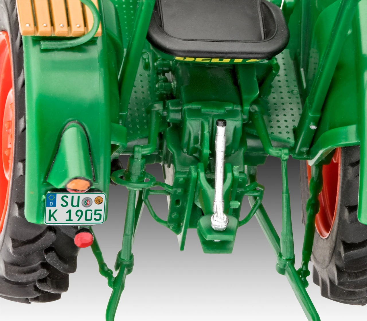 Deutz D30 Diesel Tractor (Snap) w/paint 1/24 Revell Germany - Image 6