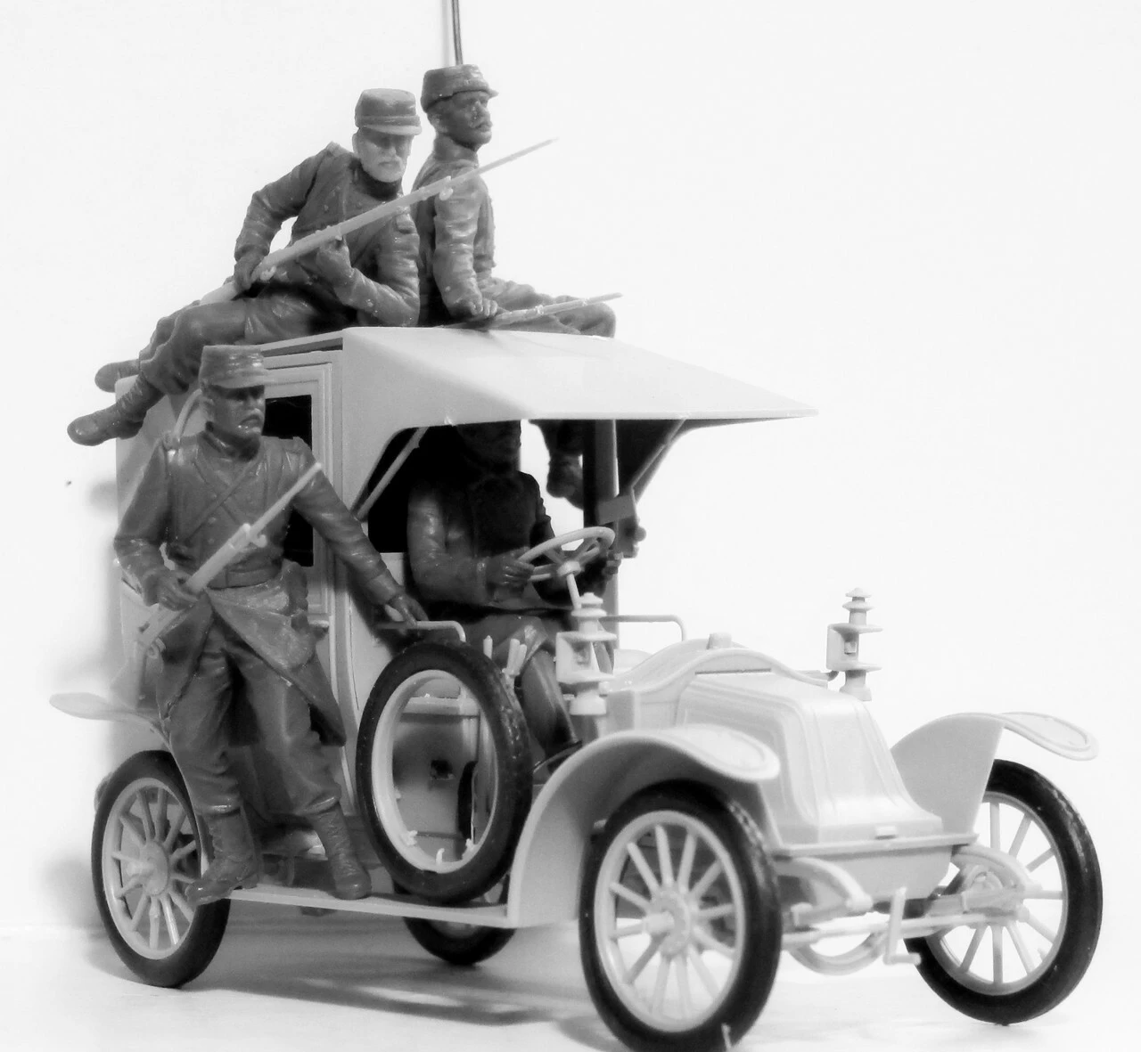 Taxi Car w/4 French Infantry Battle of the Marne 1914 1/35 ICM Models - Image 2