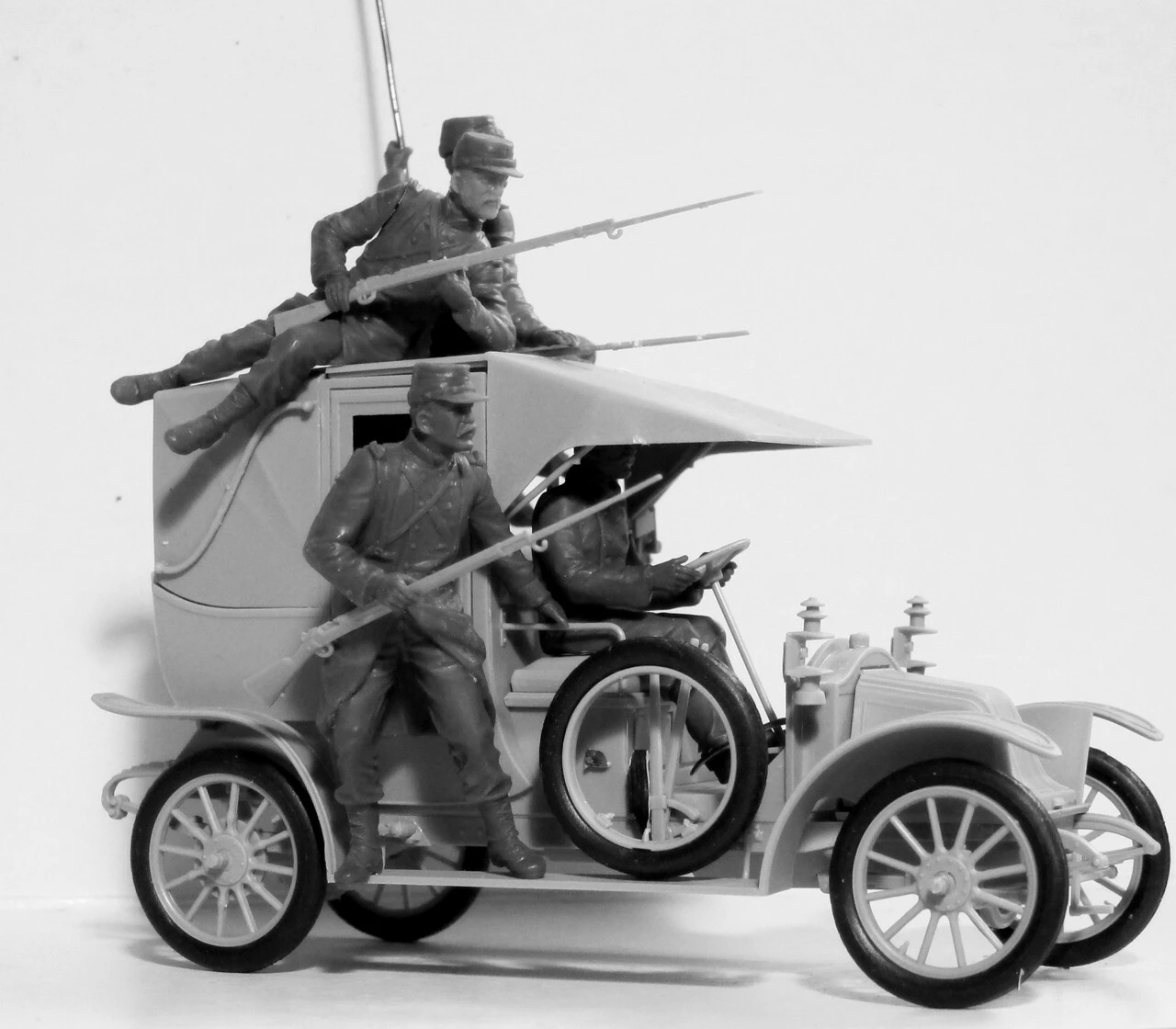Taxi Car w/4 French Infantry Battle of the Marne 1914 1/35 ICM Models - Image 3