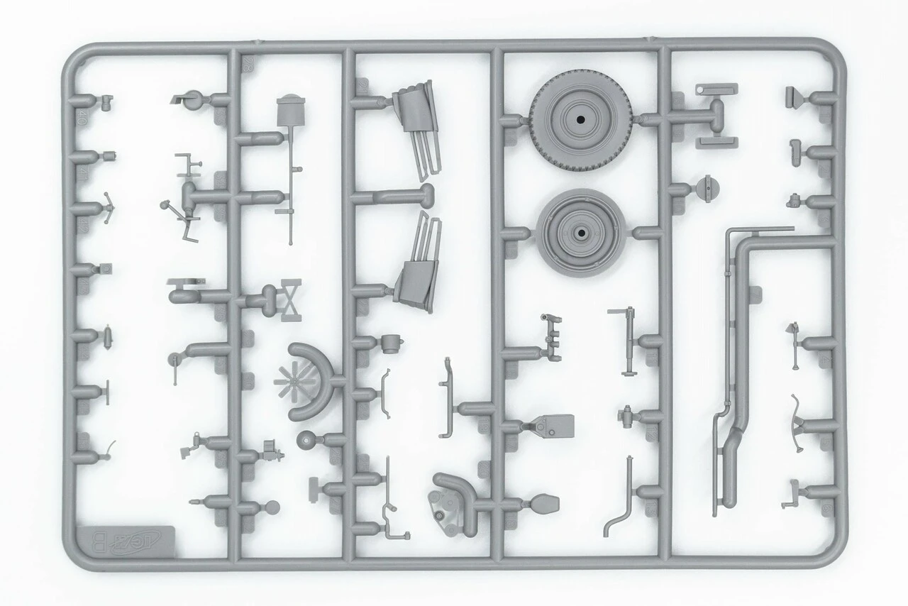 WWII German le.gl.Einheitz PkwKfz 1 Light Personnel Car w/Soft Top 1/35 ICM Models - Image 8