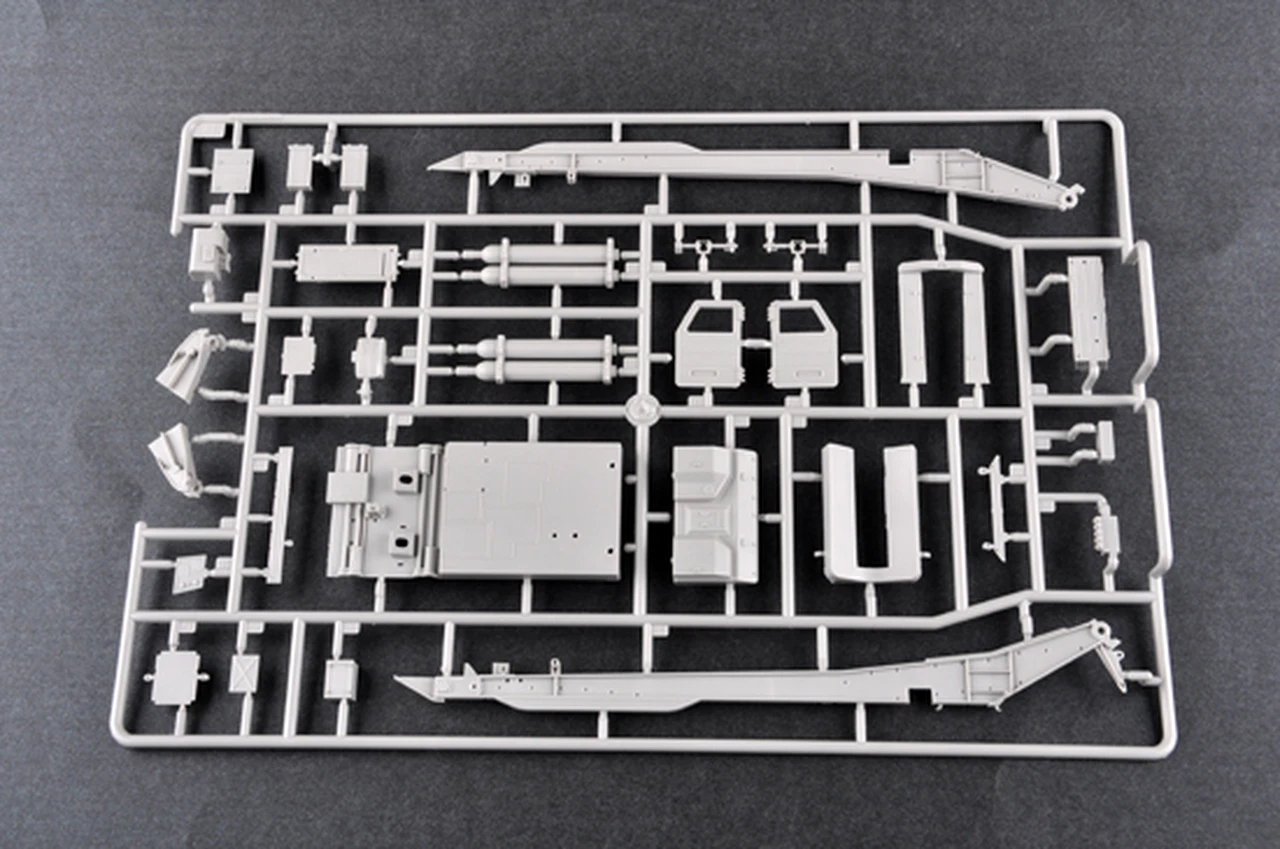 Soviet 2P19 Launcher with R-17 Missile SS-1C SCUD B 1/35 Trumpeter - Image 5