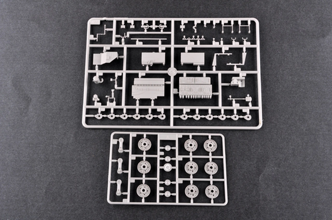 Soviet 2P19 Launcher with R-17 Missile SS-1C SCUD B 1/35 Trumpeter - Image 3