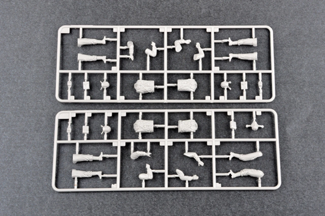 Soviet Scud B Crew 1/35 Trumpeter - Image 6