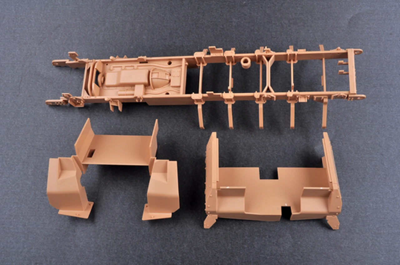 US MaxxPro MRAP Vehicle 1/16 Trumpeter - Image 7