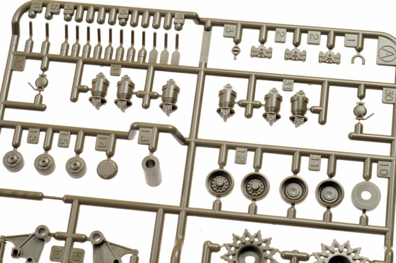 US M40 155mm Self-Propelled Artillery Tank w/8 Crew 1/35 Tamiya - Image 4