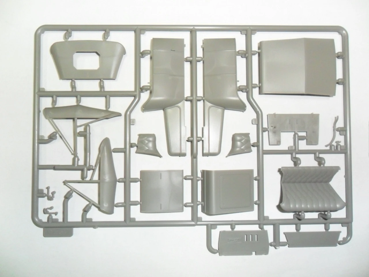 Model T 1913 Roadster American Passenger Car 1/24 ICM Models - Image 8