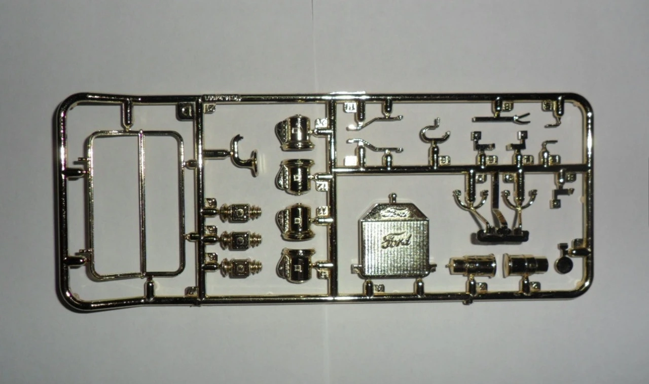 Model T 1913 Roadster American Passenger Car 1/24 ICM Models - Image 6