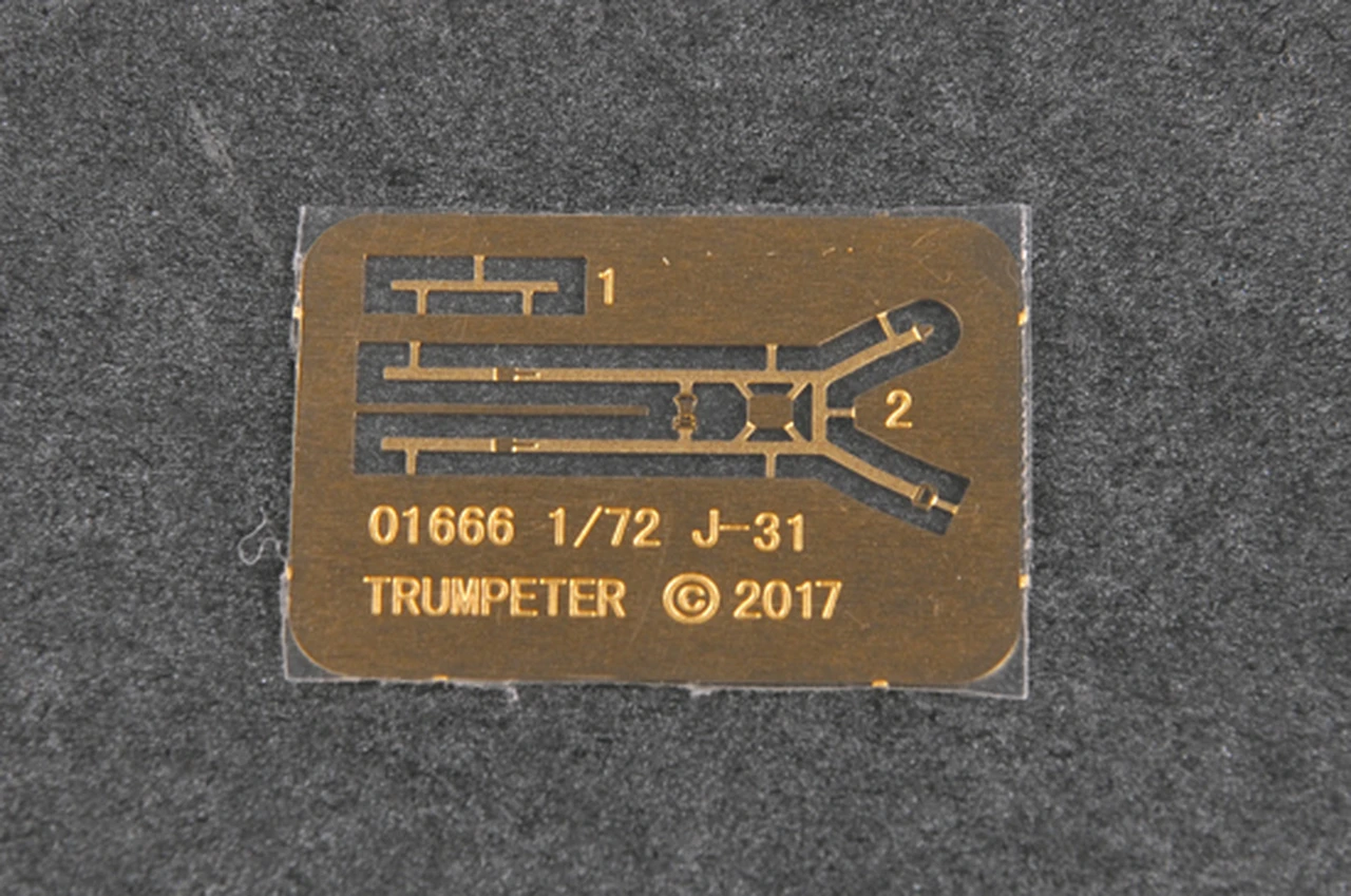 Chinese Shenyang J31 Gyrfalcon Fighter 1/72 Trumpeter - Image 8