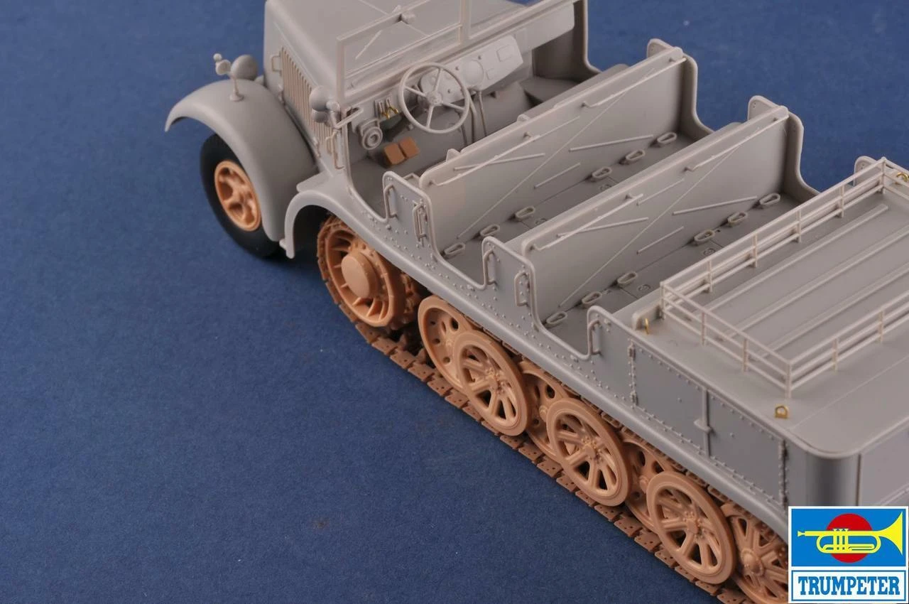Sd.Kfz.8 (DB9) Half-Track Artillery Tractor 1/35 Trumpeter - Image 9