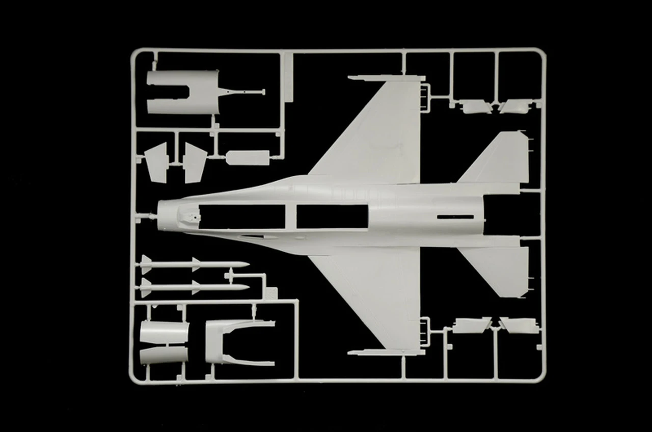 F-16A Fighting Falcon 1/48 Italeri - Image 2