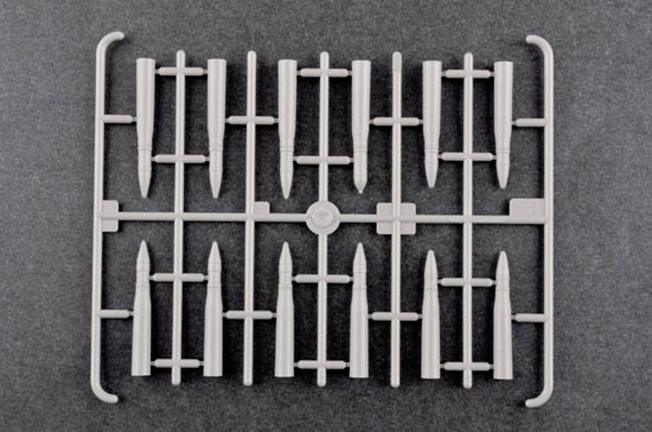 German Pz.Kpfw.IV Ausf.H Medium Tank 1/16 Trumpeter - Image 3