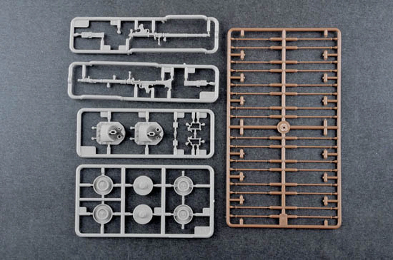 German Pz.Kpfw.IV Ausf.H Medium Tank 1/16 Trumpeter - Image 14