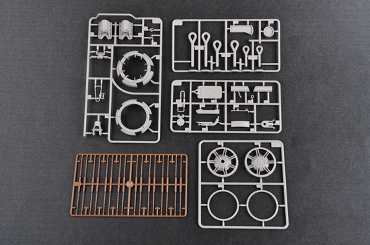 German Pz.Kpfw.IV Ausf.J Medium Tank 1/16 Trumpeter - Image 11