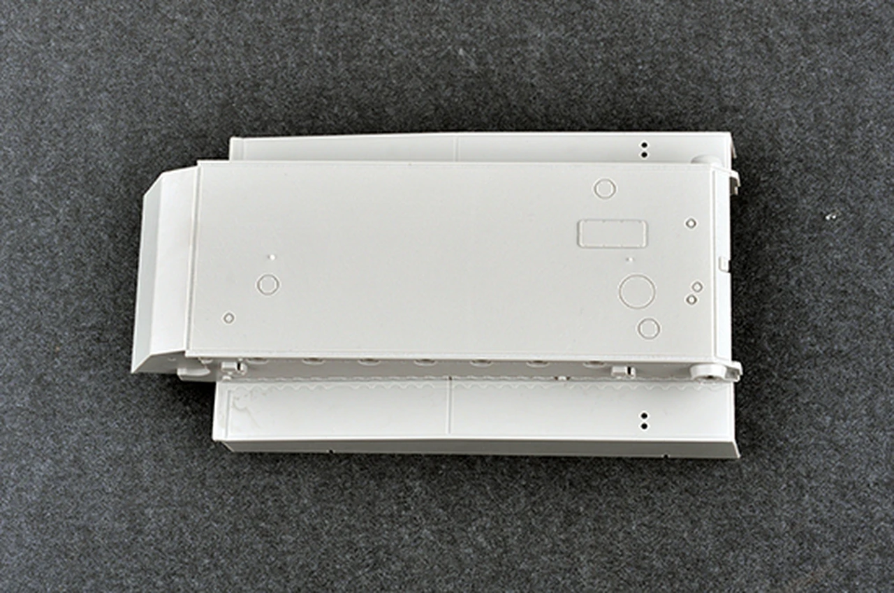 Pz.Kpfw.VI Ausf.E Sd.Kfz.181 Tiger I (Late Production with Zimmerit) 1/35 Trumpeter - Image 3