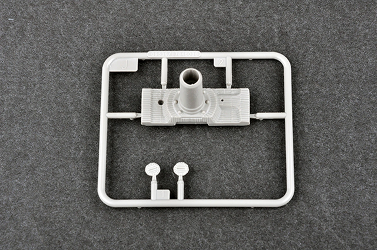 Pz.Kpfw.VI Ausf.E Sd.Kfz.181 Tiger I (Late Production with Zimmerit) 1/35 Trumpeter - Image 11