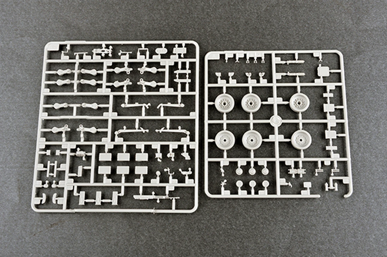 Russian T-80UD MBT 1/35 Trumpeter - Image 9