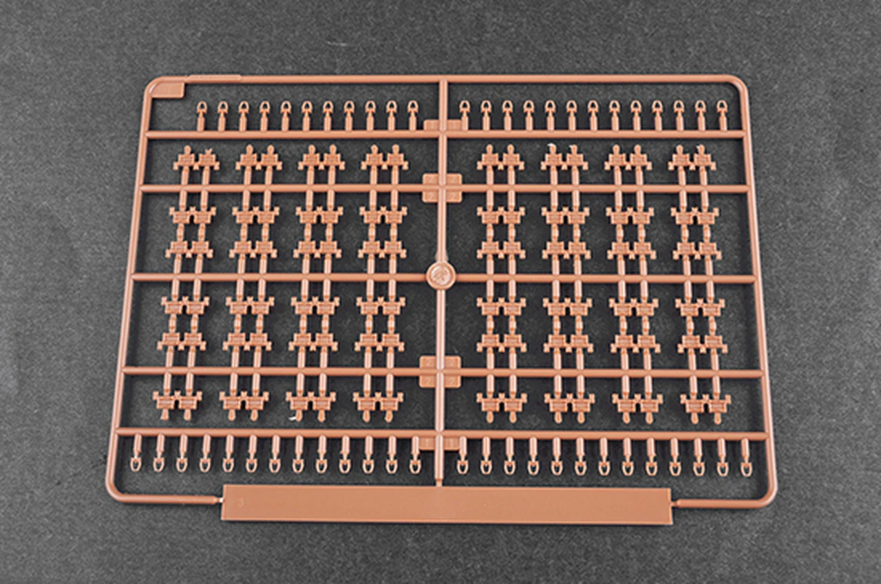 Russian T-80UD MBT 1/35 Trumpeter - Image 12