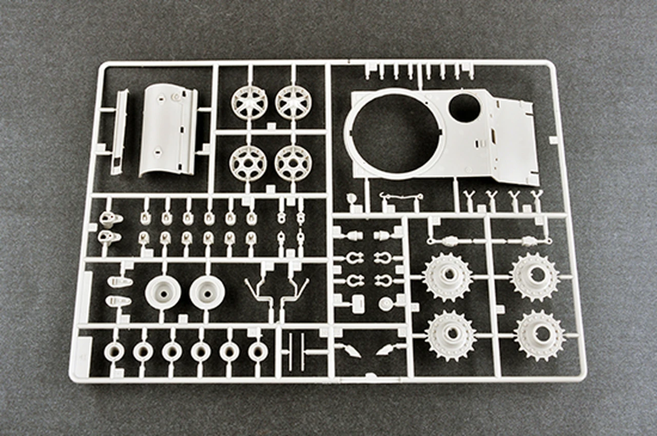 Russian KV-3 Heavy Tank 1/35 Trumpeter - Image 6