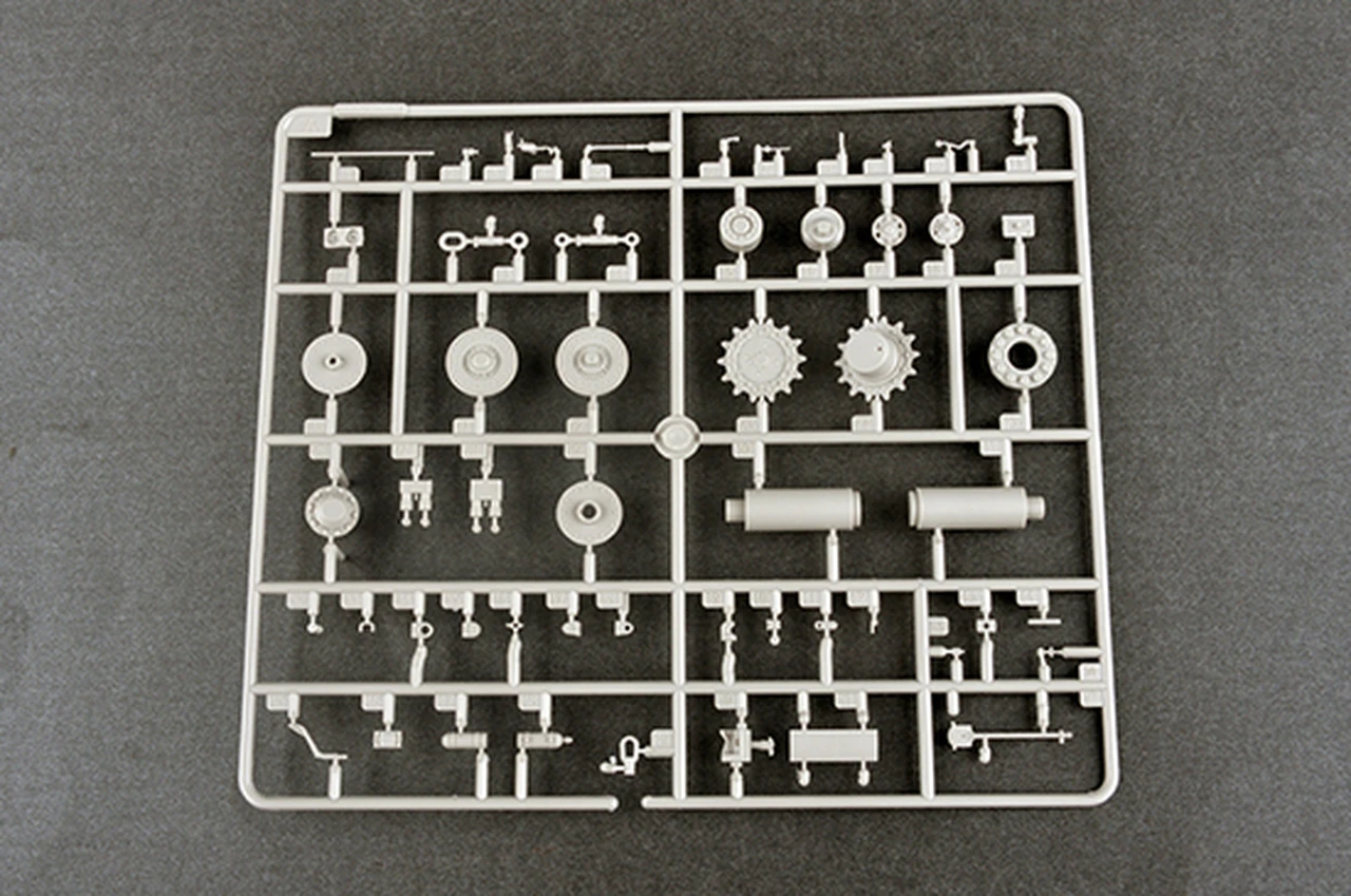 Soviet 2A3 Kondensator 2P 406mm Self-Propelled Howitzer 1/35 Trumpeter - Image 6