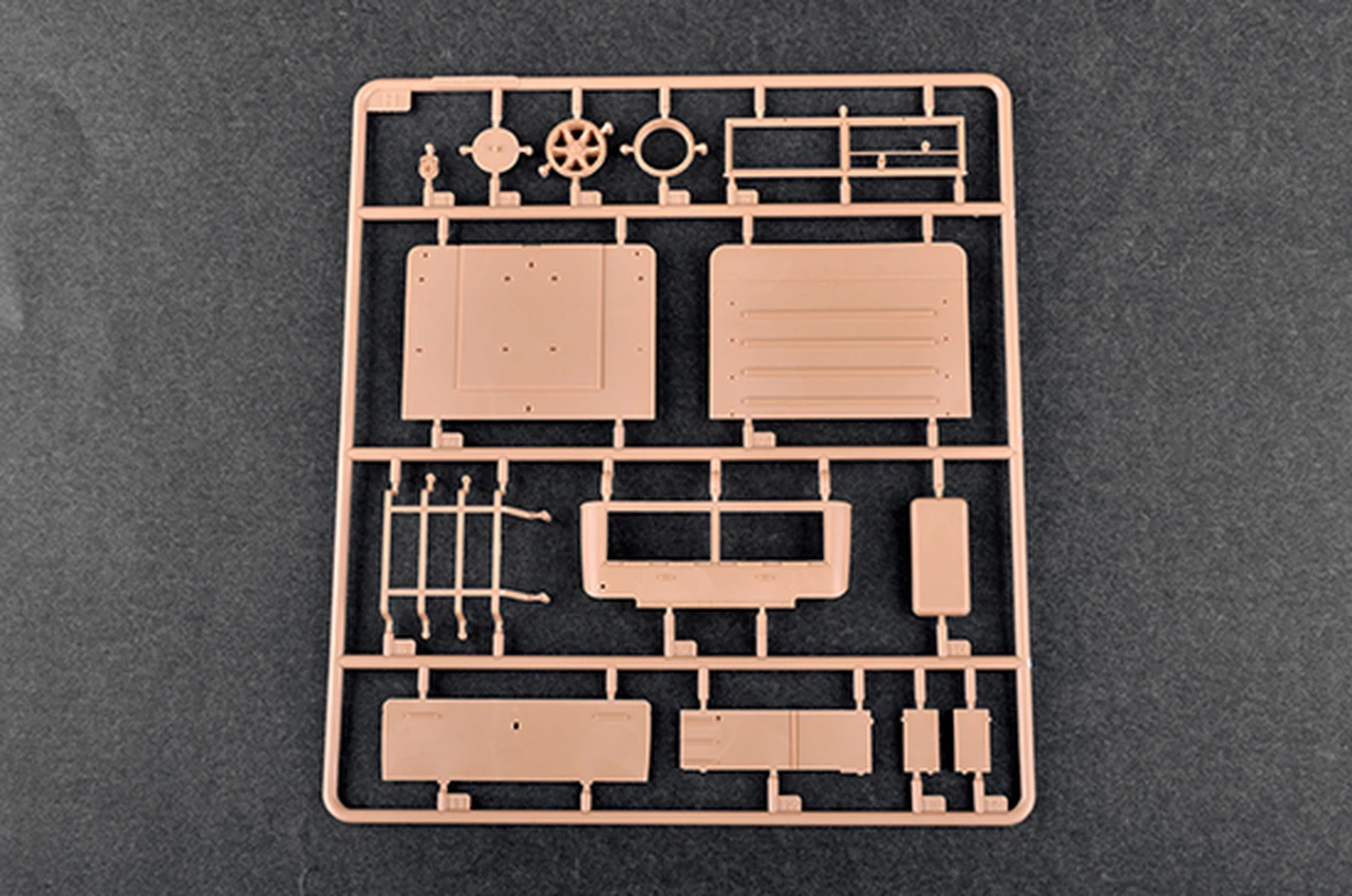 Sd.Kfz.8 (DB9) Half-Track Artillery Tractor 1/35 Trumpeter - Image 16