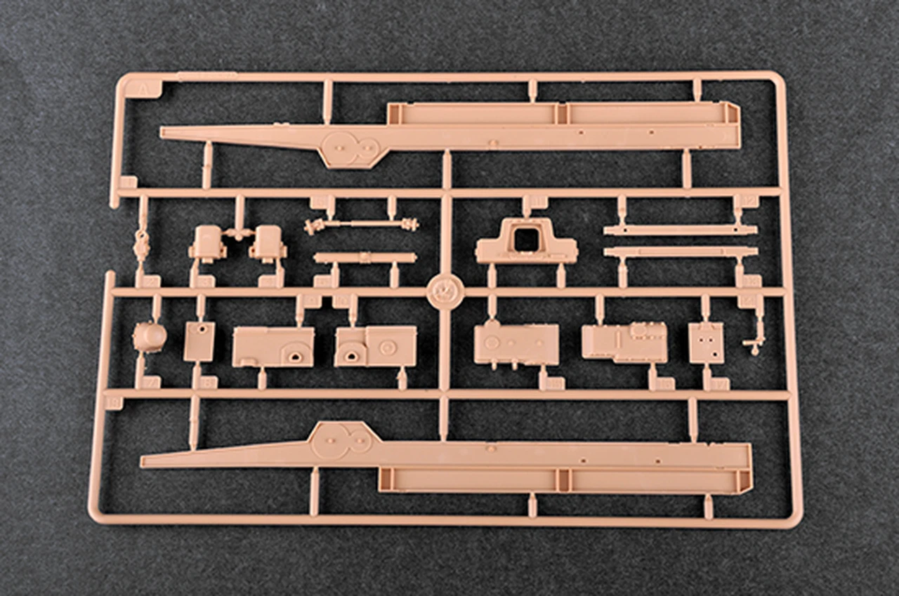 Sd.Kfz.8 (DB9) Half-Track Artillery Tractor 1/35 Trumpeter - Image 13