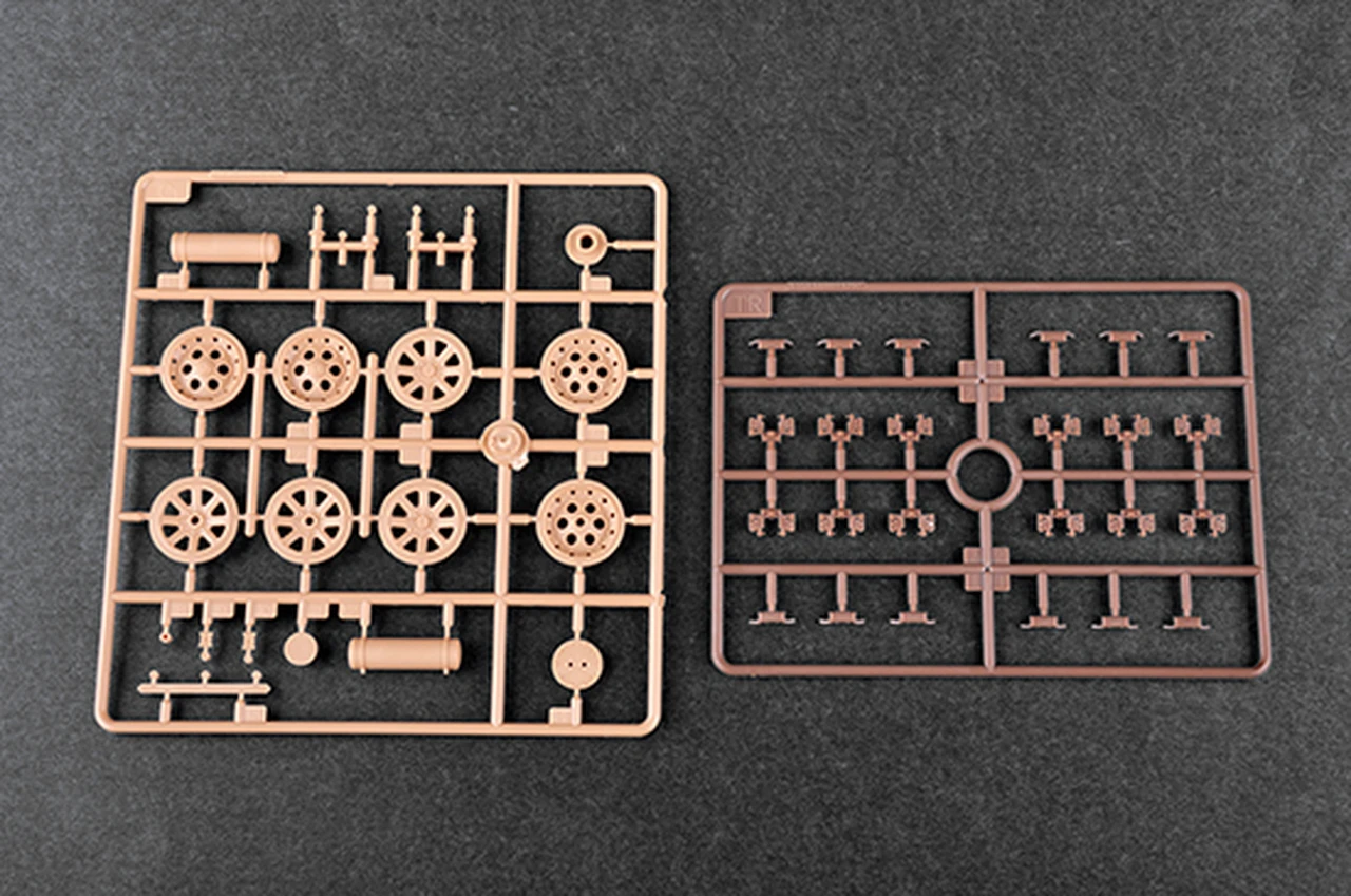 Sd.Kfz.8 (DB9) Half-Track Artillery Tractor 1/35 Trumpeter - Image 18