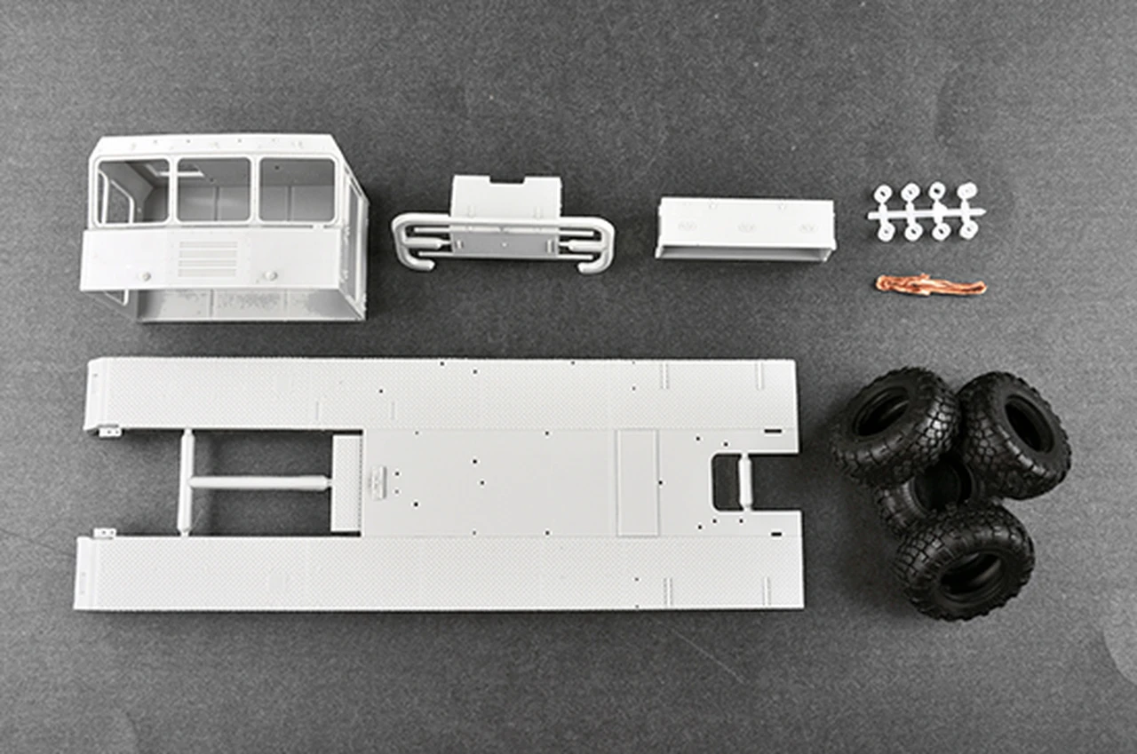 Russian 9A53 Uragan-1M MLRS (Tornado-S) 1/35 Trumpeter - Image 3