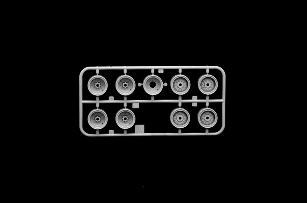 M978 Fuel Servicing Truck 1/35 Italeri - Image 8