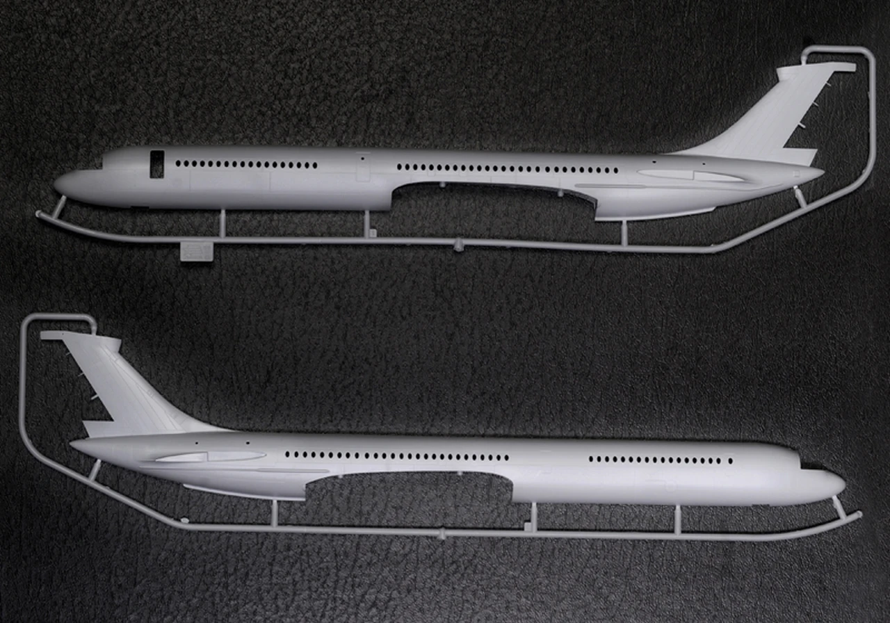 Il-62M Civilian Airliner 1/144 Zvezda - Image 8