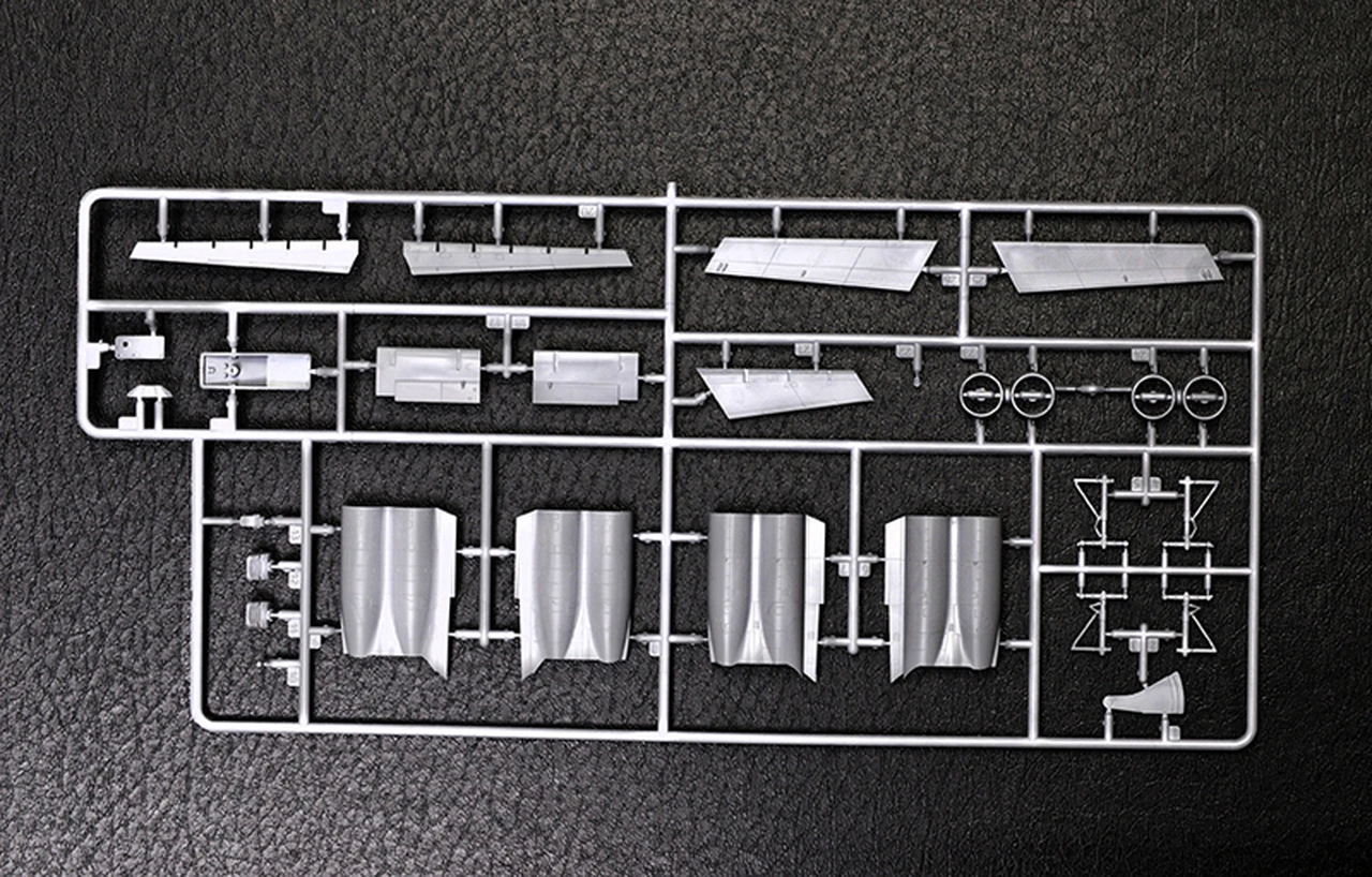 Il-62M Civilian Airliner 1/144 Zvezda - Image 10