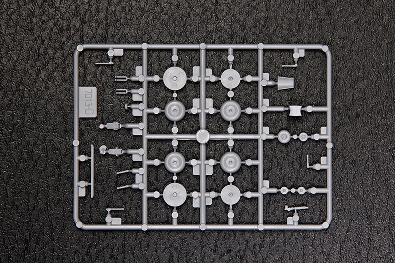 Il-62M Civilian Airliner 1/144 Zvezda - Image 14