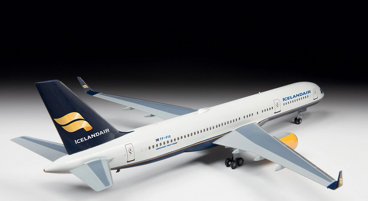 B757-200 Commercial Airliner 1/144 Zvezda - Image 6