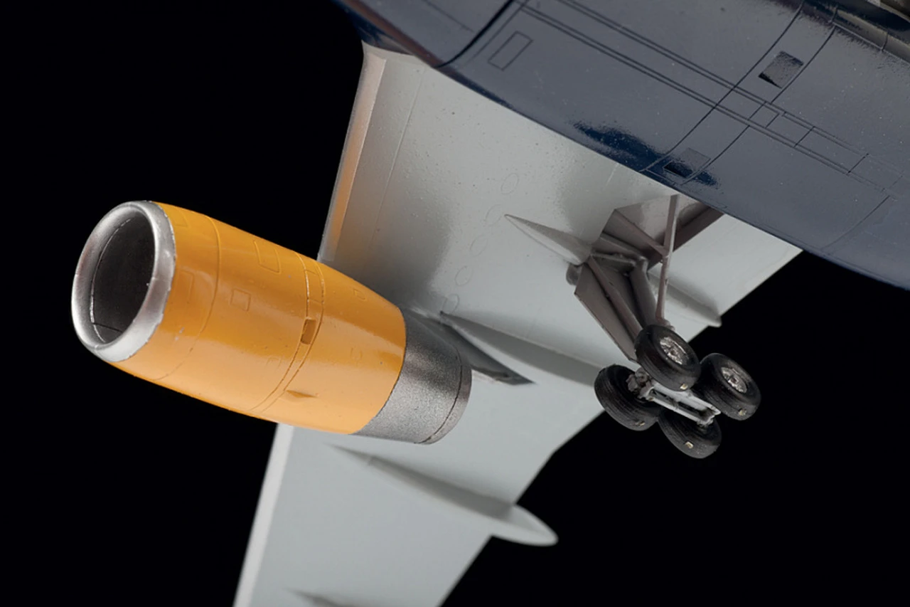 B757-200 Commercial Airliner 1/144 Zvezda - Image 8