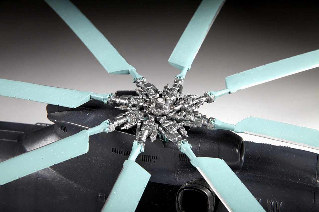 Mi-26 Russian Heavy Helicopter 1/72 Zvezda - Image 6