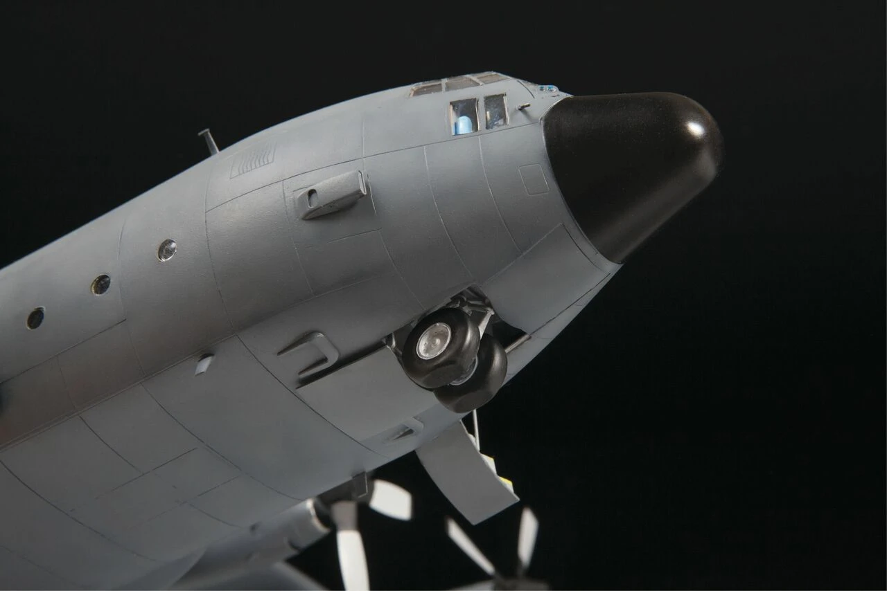 C-130H Hercules Transport Aircraft 1/72 Zvezda - Image 3