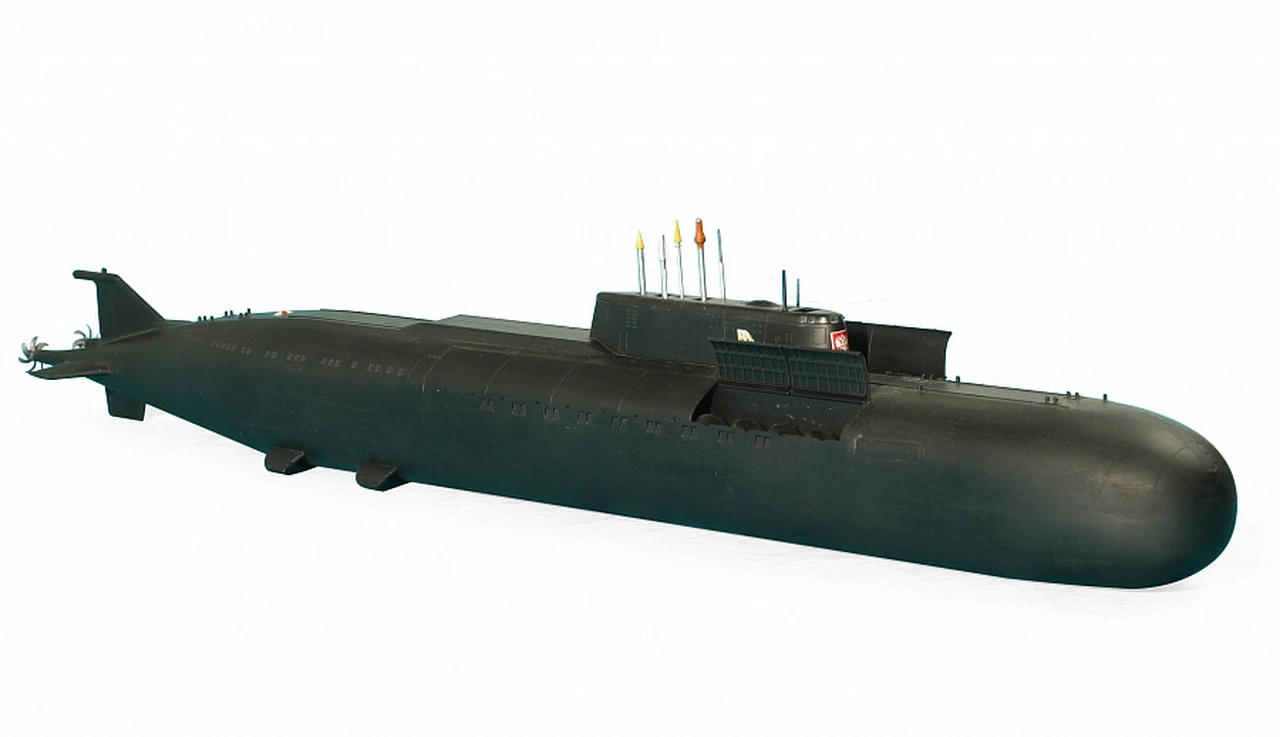 Russian K-141 Nuclear Submarine Kursk 1/350 Zvezda - Image 2