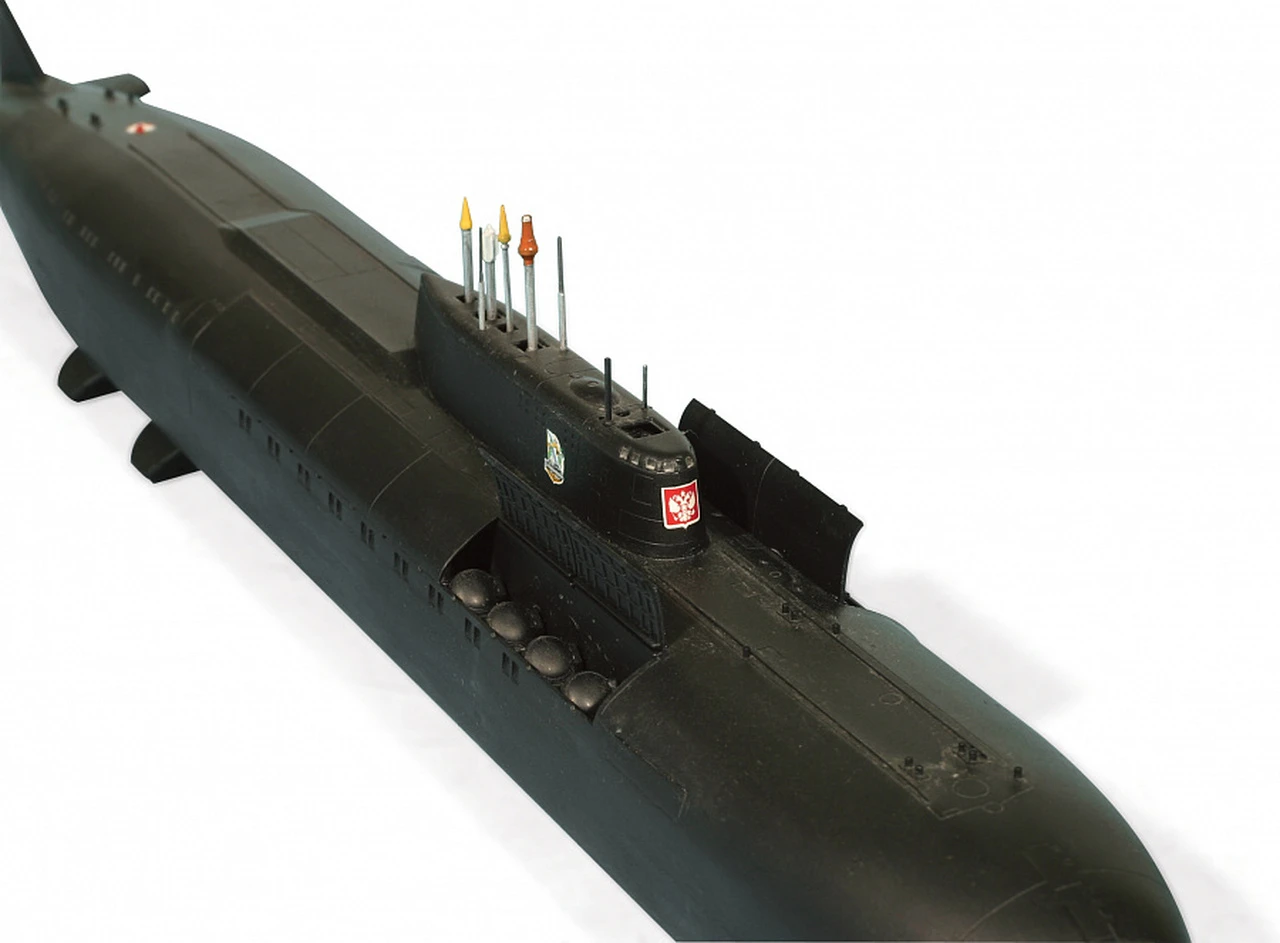 Russian K-141 Nuclear Submarine Kursk 1/350 Zvezda - Image 5