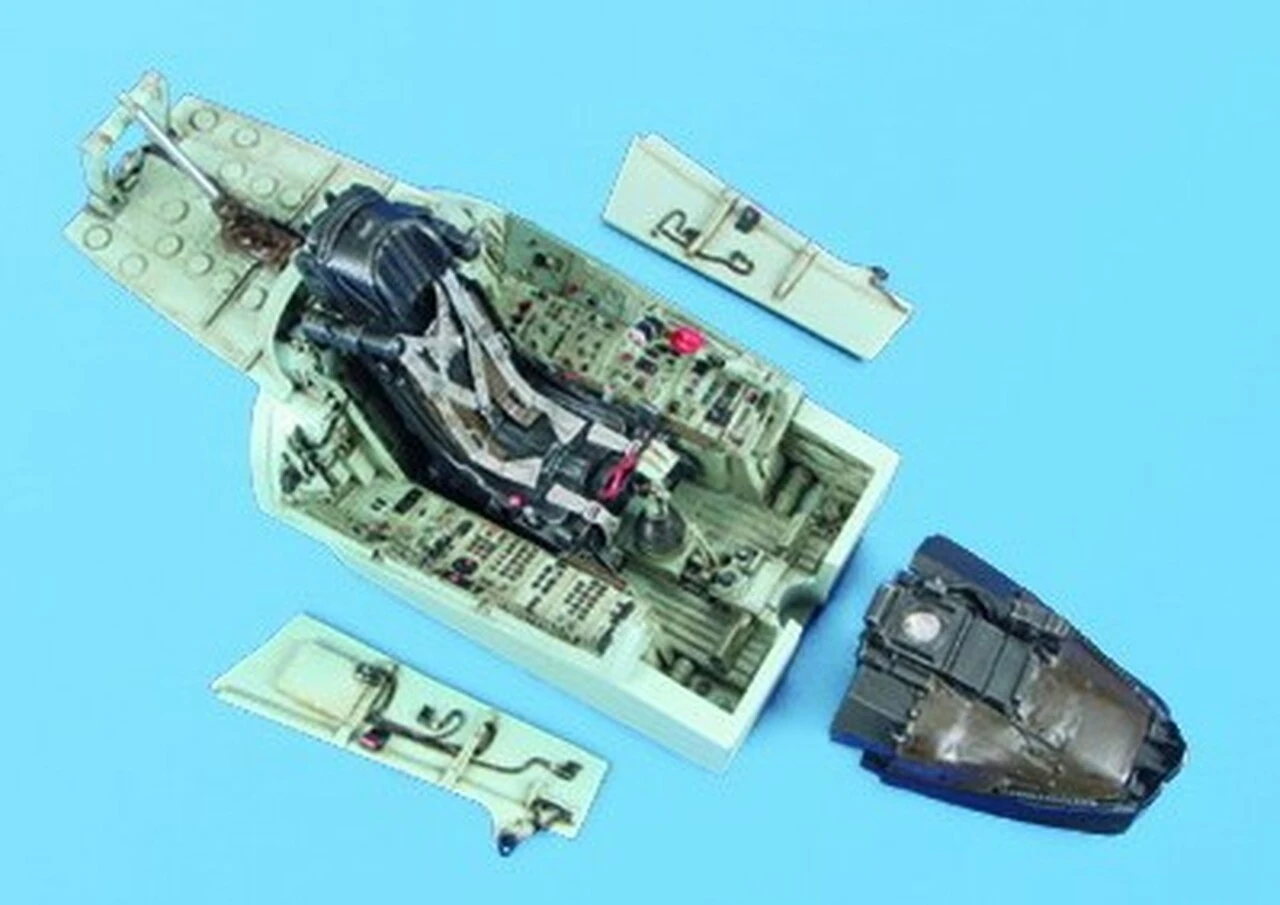 Sukhoi Su27 Flanker B Cockpit Set (for TRP) 1/32 Aires