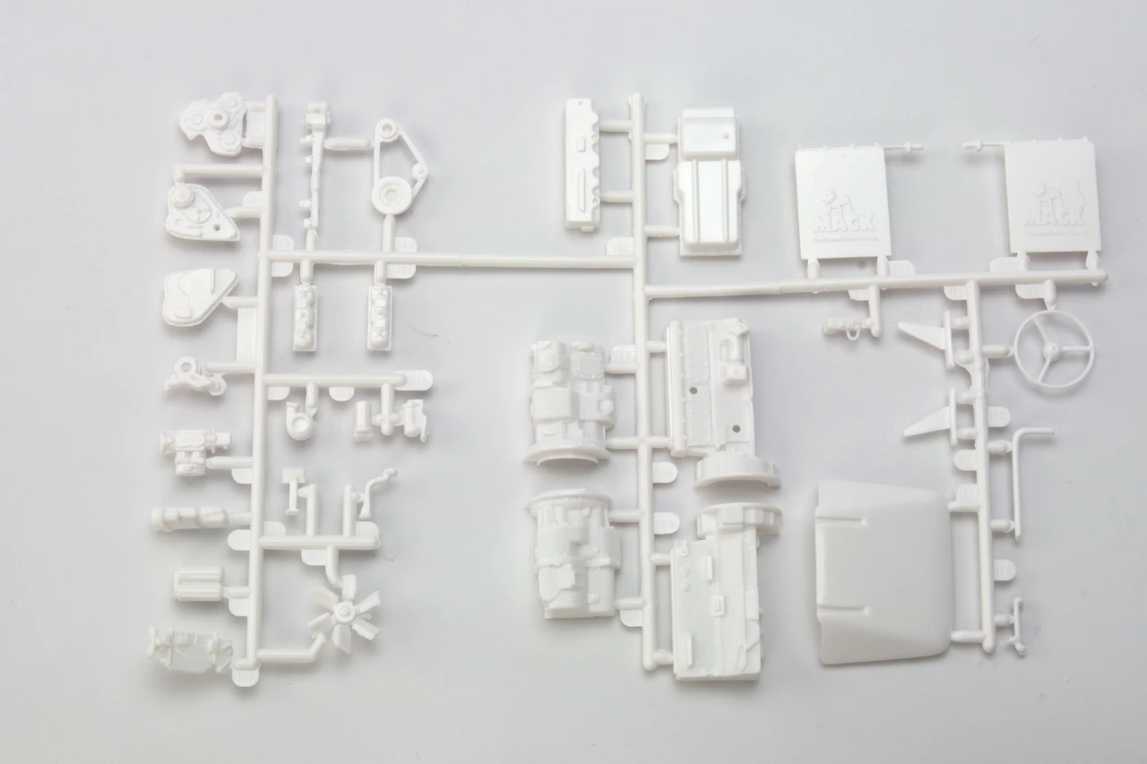 Mack R685ST Semi Truck Cab 1/25 AMT Models - Image 5