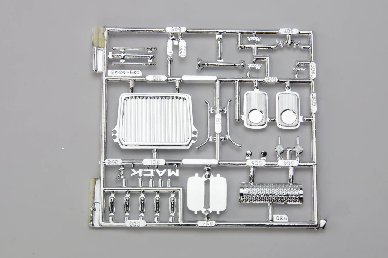 Mack R685ST Semi Truck Cab 1/25 AMT Models - Image 10