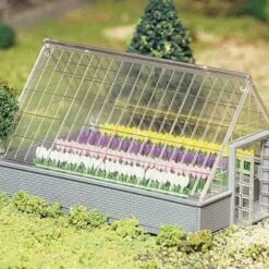 Greenhouse W/Flowers Plasticville USA Building Kit O Scale Greenhouse w/Flowers Plasticville USA Building Kit O Scale