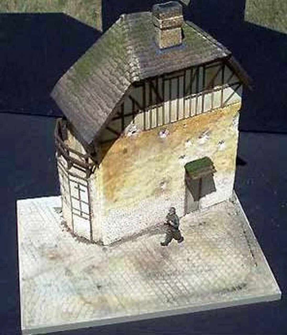 Juno 2-Story Beach House w/Base (8"x10.5") 1-35 Dioramas Plus