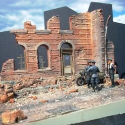 Italian Street Scene w/Detailed Inclined Base (8"x10-1/2") 1-35 Dioramas Plus