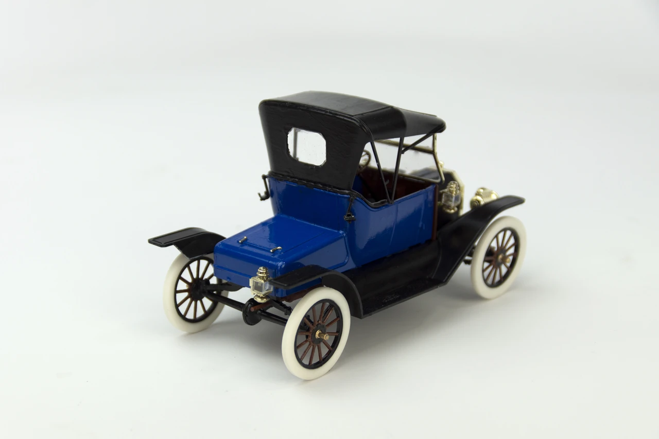 Model T 1913 Roadster American Passenger Car 1/24 ICM Models - Image 4